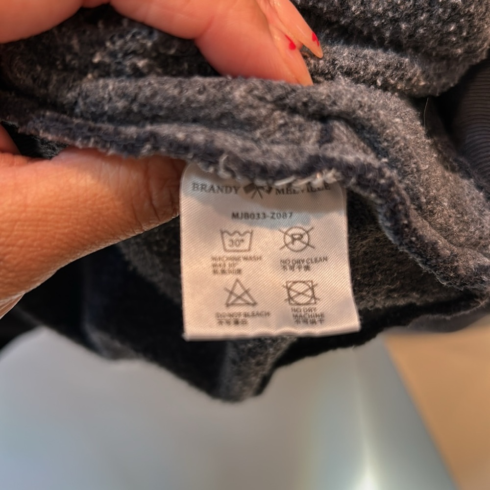 Brandy Melville Niagar falls canda oversize crewneck - Picture 10 of 16